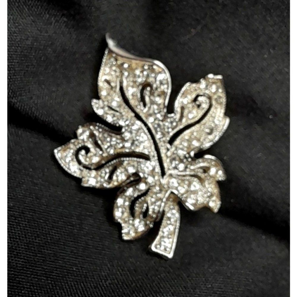 VTG Signed Hedy Sparkly Pave Rhinestone Maple Leaf Brooch Silver Rhodium Plated